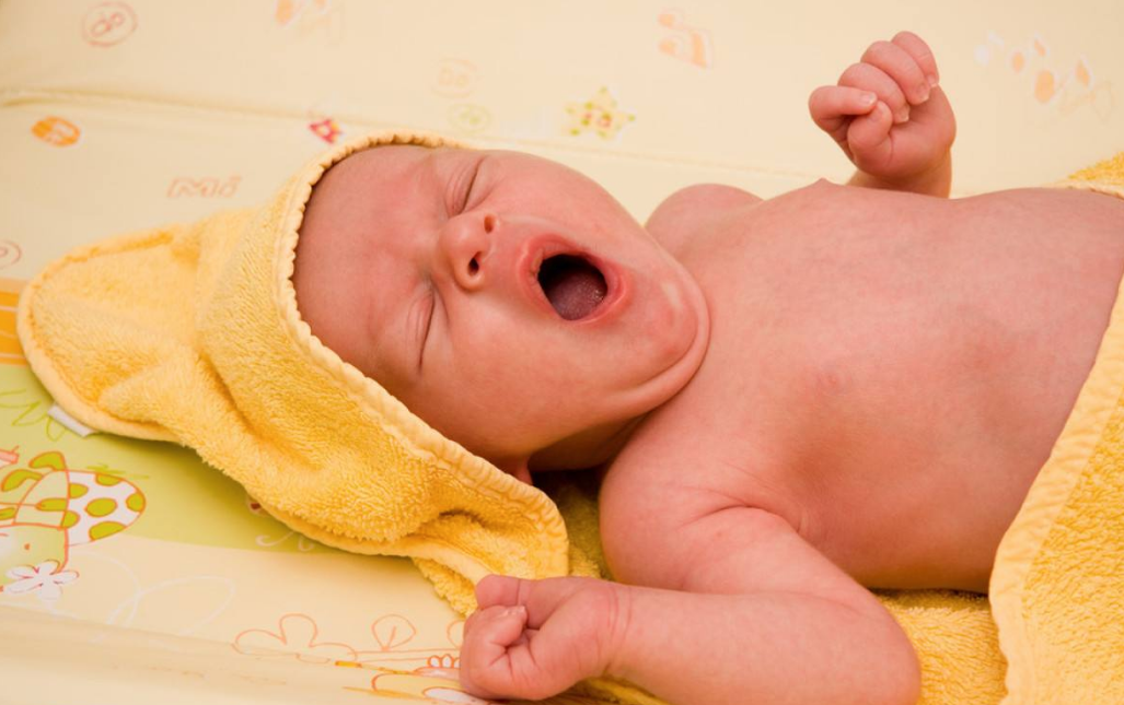 新生儿体重减轻正常吗 新生儿常见生理现象有哪些