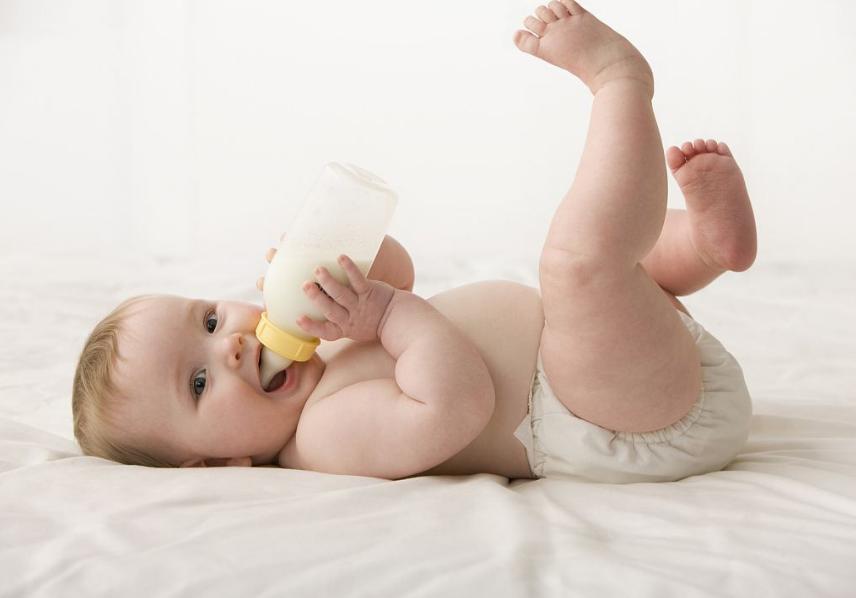 婴儿胀气按摩需要抹胀气膏吗 多大的宝宝能用胀气膏
