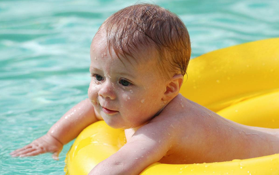 夏季宝宝游泳需要请教练吗 宝宝游泳前需要注意什么