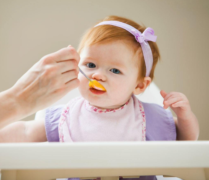 宝宝六个月后如何补充营养 六个月后怎么喂养宝宝