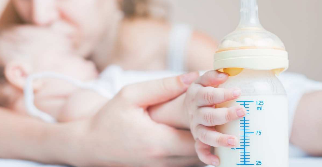 新生儿一般每天吃多少奶量 如何照顾新生儿