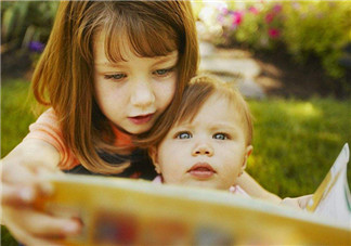 几岁可以开始让宝宝看绘本 如何给孩子选择绘本