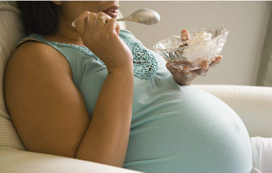 孕期喜欢吃冰胎儿易过敏吗 怀孕吃冰有什么影响