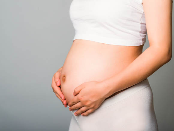 到了预产期胎动频繁是怎么回事 孕晚期妈妈摸肚皮别太频繁