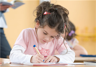 孩子写作业太慢怎么办 生活中注意培养孩子的时间观念