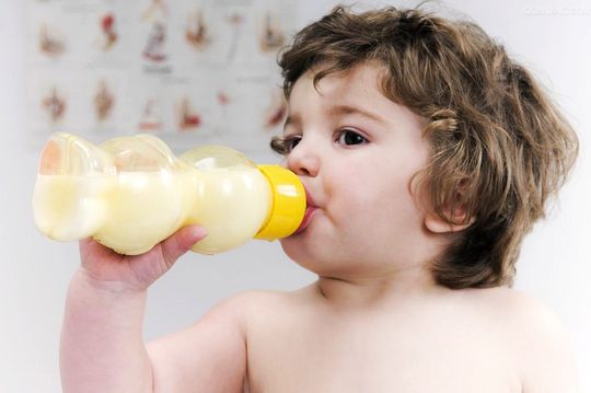 奶粉临近保质期还可以喝吗 超过保质期拒绝给宝宝吃
