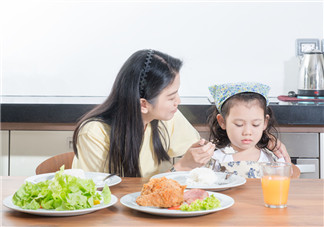 孩子太挑食家长如何应对 家长作出来的错误喂养导致宝宝挑食
