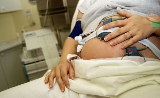 如何分辨早产与流产 产妇早产怎么办