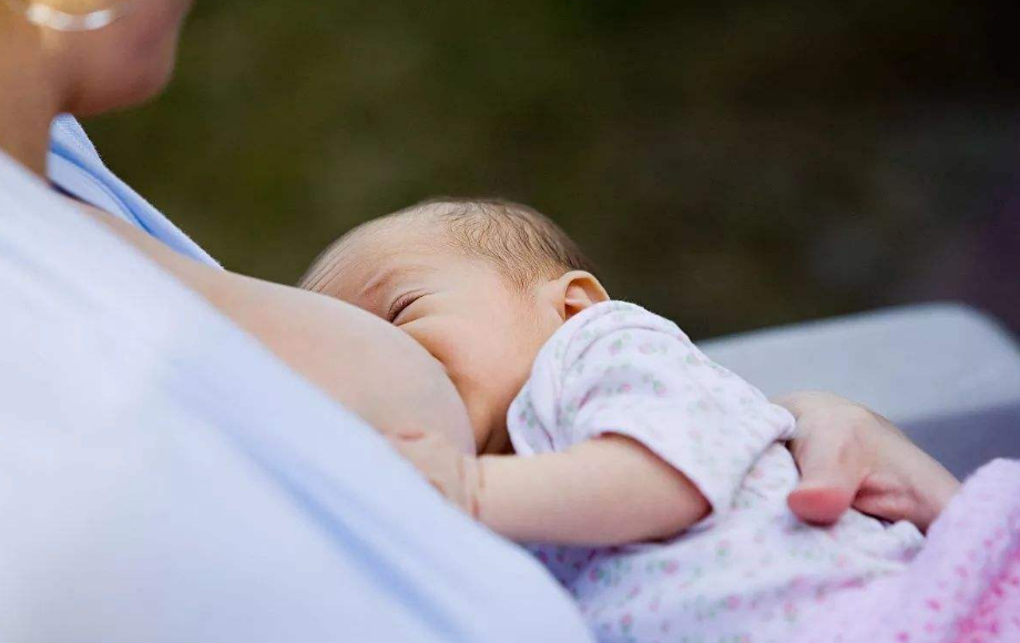 给宝宝喂夜奶有什么影响 怎么给孩子断夜奶2018
