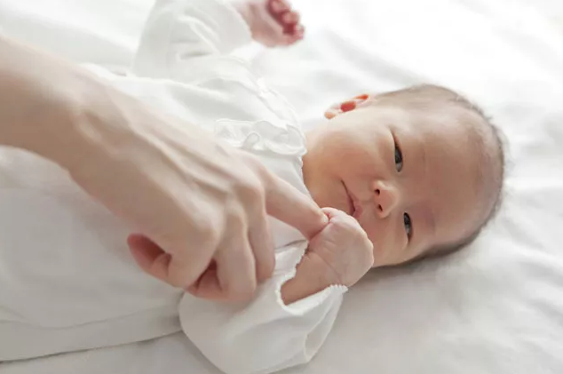怎么培养才出生的孩子规律的睡眠 2018刚出生宝宝睡眠习惯培养
