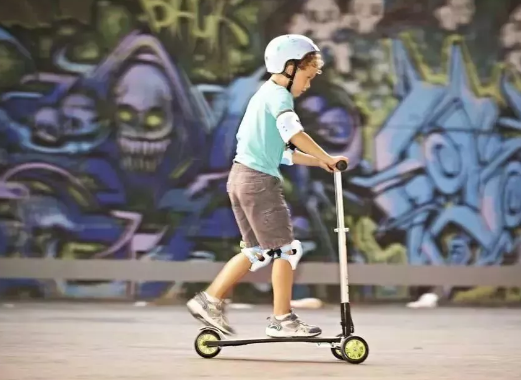 宝宝滑板车怎么选择靠谱 小孩玩滑板车注意事项