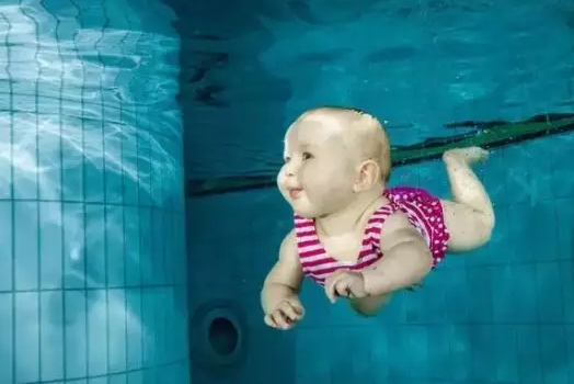 6个月宝宝用游泳圈好吗 夏天婴儿游泳要使用游泳圈吗