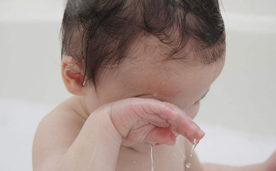 哪些原因导致宝宝经常揉眼睛 宝宝总是揉眼睛怎么办