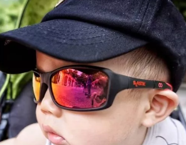 小孩不到6岁能带太阳镜吗 孩子六岁前戴太阳镜会影响视力发育吗