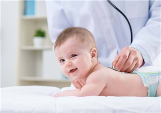 新生儿常见皮肤问题如何分辨 宝宝皮炎怎么护理清洁