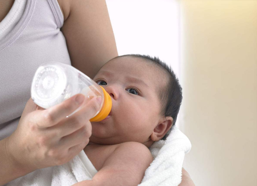 母乳喂养有哪些好处 奶粉喝母乳比究竟哪一点比较差
