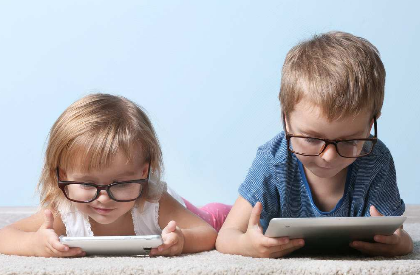 暑假孩子玩手机的时间太长怎么办 孩子玩手机怎么管2018