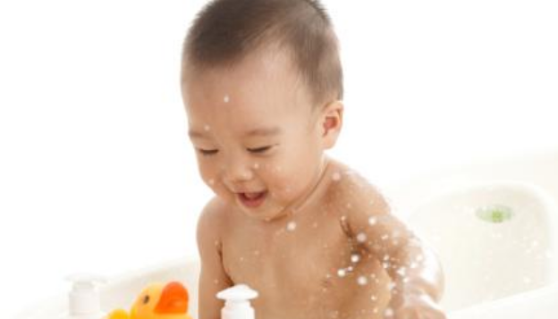夏天怎么预防宝宝水中毒 宝宝喝水不是越多越好