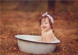 给宝宝洗脸搞笑的心情说说 给宝宝洗脸开心的感慨句子