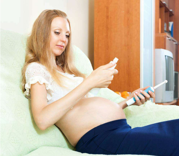 孕吐害喜引发口腔异味怎么办 孕期口腔疾病影响胎儿发育吗