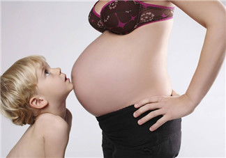 孕期|预产期过了宝宝不发动的说说 宝宝不发动的幽默句子短语