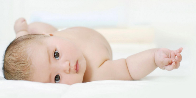 新生儿吃母乳拉肚子怎么办 每次哺乳的时候减少一点哺乳量