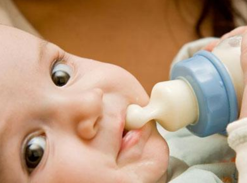牛奶蛋白过敏宝宝几岁恢复正常2018 怎么发现宝宝对牛奶蛋白过敏