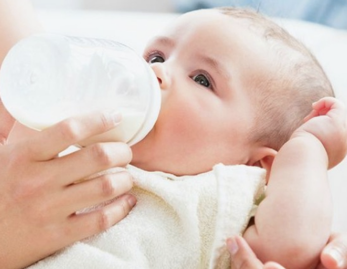 牛奶蛋白过敏和乳糖不耐受区别 宝宝拉肚子哭闹是牛奶蛋白过敏吗