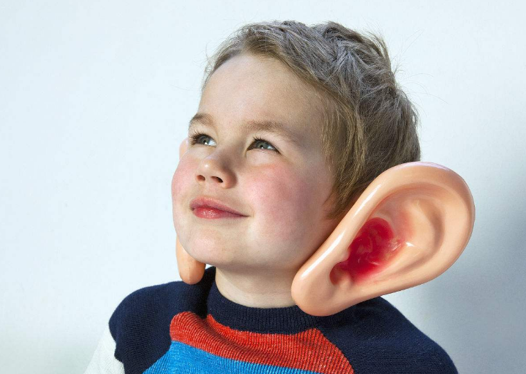 孩子喜欢摸大人的耳朵怎么办 怎么让孩子改掉这个习惯