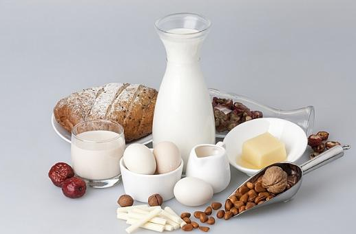 生活|牛奶蛋白过敏宝宝怎么加辅食 牛奶蛋白过敏加辅食要准备什么