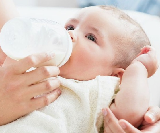 宝宝牛奶蛋白过敏怎么断奶 宝宝牛奶蛋白过敏喂养注意什么