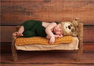 挑选婴儿床如何保障安全 怎么给宝宝选购一张好的婴儿床