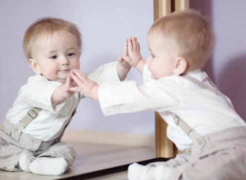 给宝宝做抚触变聪明手法 宝宝抚触是智力开发的最佳时间