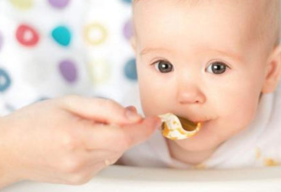 如何照顾牛奶蛋白过敏的宝宝 妈妈母乳喂养人工喂养怎么做