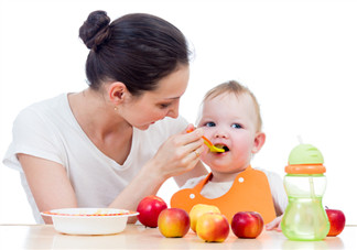 1-2岁宝宝饮食怎么吃 宝宝的胃容量有限宜少吃多餐