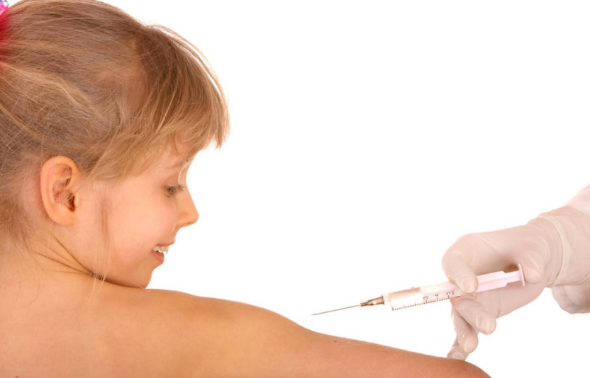 孩子接种完疫苗后可以洗澡吗 孩子夏天接种疫苗不能洗澡是真的吗