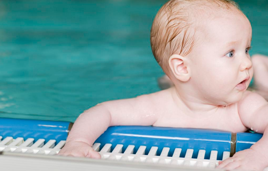 宝宝游泳呛水怎么办 宝宝游泳呛水了该如何处理