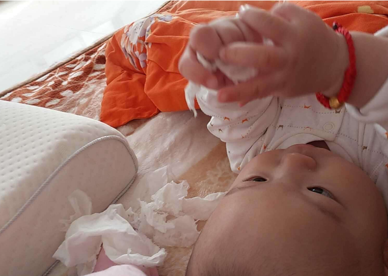 宝宝有撕纸的习惯怎么办 怎么纠正孩子的撕纸的行为