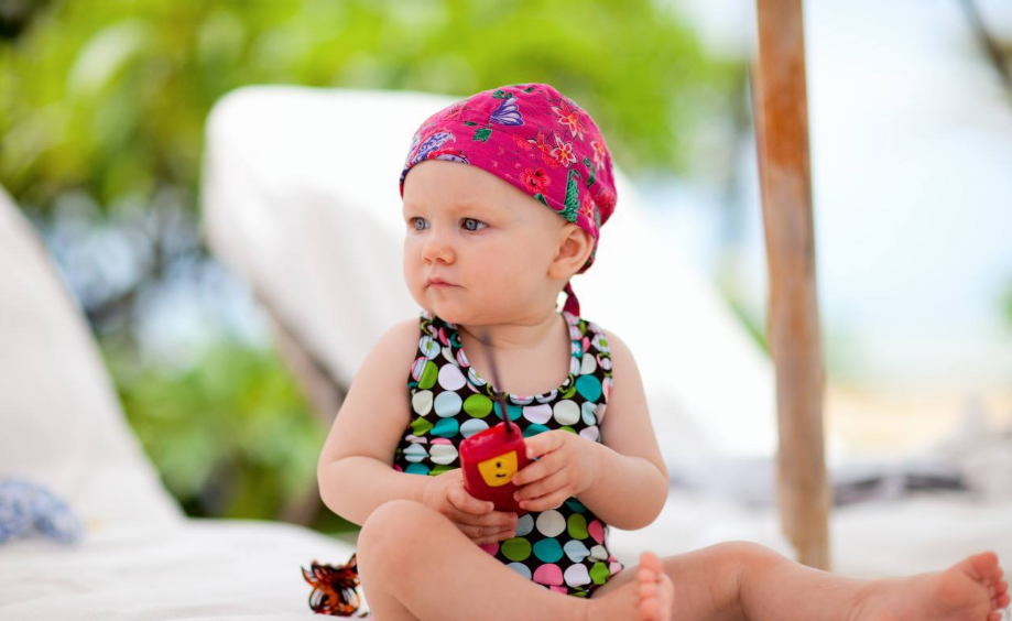 夏季宝宝睡觉和发烧怎么穿衣 孩子容易流汗穿衣需要注意什么