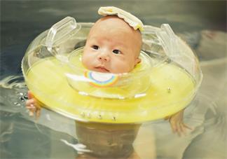婴儿游泳的好处 宝宝游泳洗澡要准备什么2018