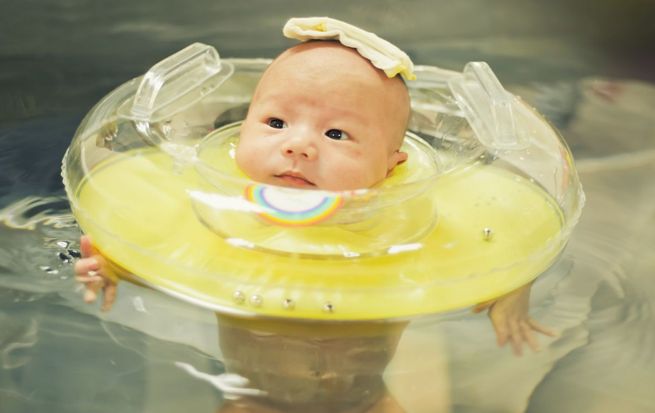 婴儿游泳的好处 宝宝游泳洗澡要准备什么2018