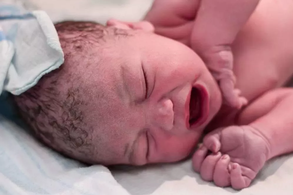 宝宝生下来生下来有黄疸是胎毒吗 宝宝出生后的疾病是胎毒造成的吗