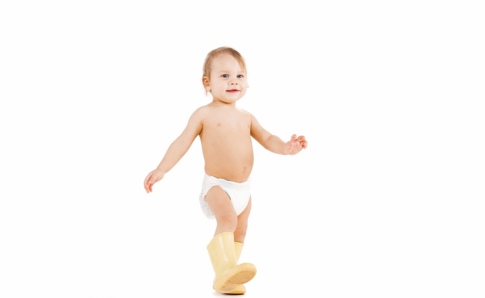 宝宝会走路了怎么写说说 分享宝宝走路照片的句子心情短语