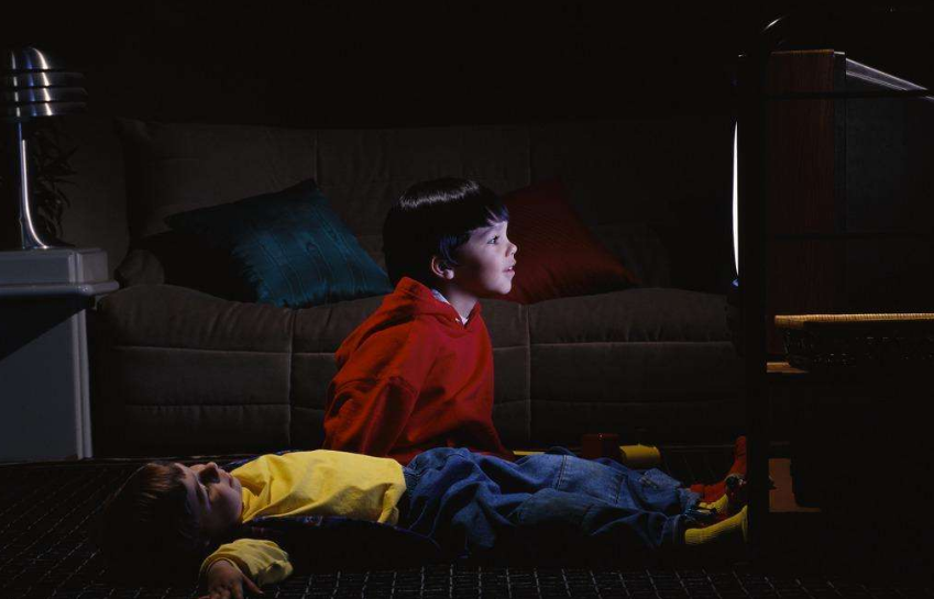 多大孩子可以看电视 怎么避免电视对孩子视力的影响