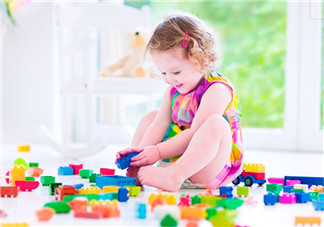 家长怎么陪孩子玩积木 玩积木能培养创造力与想像力吗
