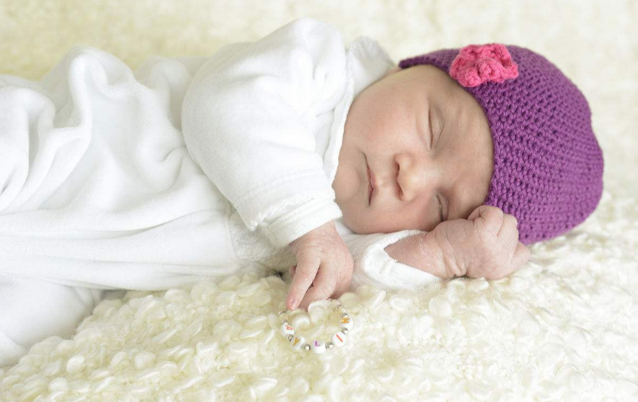 分享宝宝睡觉照片的说说短语 宝宝睡觉可爱的图片的句子心情朋友圈