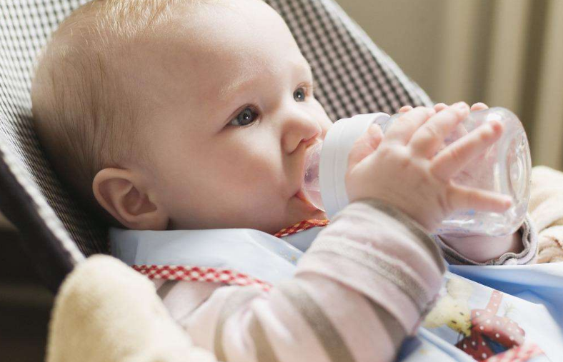 如何选择对宝宝肠胃好的奶粉 怎样改善宝宝的肠胃功能