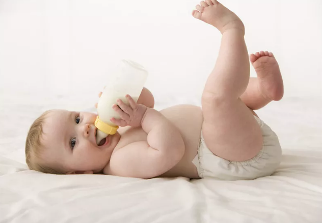 新手如何选择宝宝吃的奶粉 第一次买奶粉怎么看