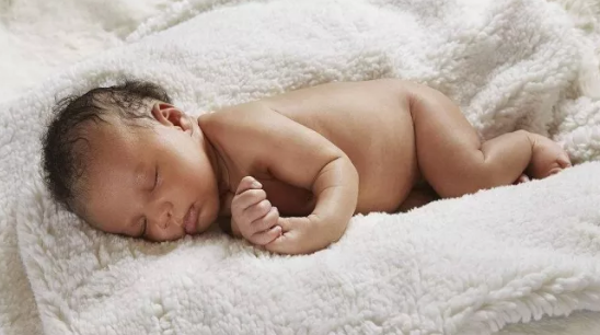 如何纠正3岁宝宝晚睡 3岁宝宝晚睡对身体有哪些影响