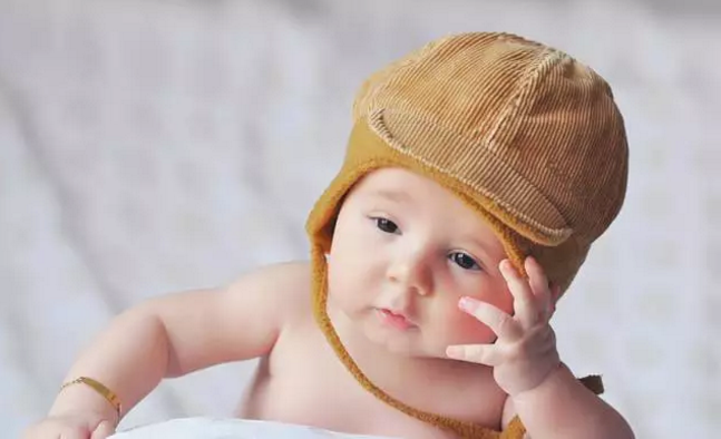 宝宝的耳屎需要清理吗 如何给宝宝清理耳朵